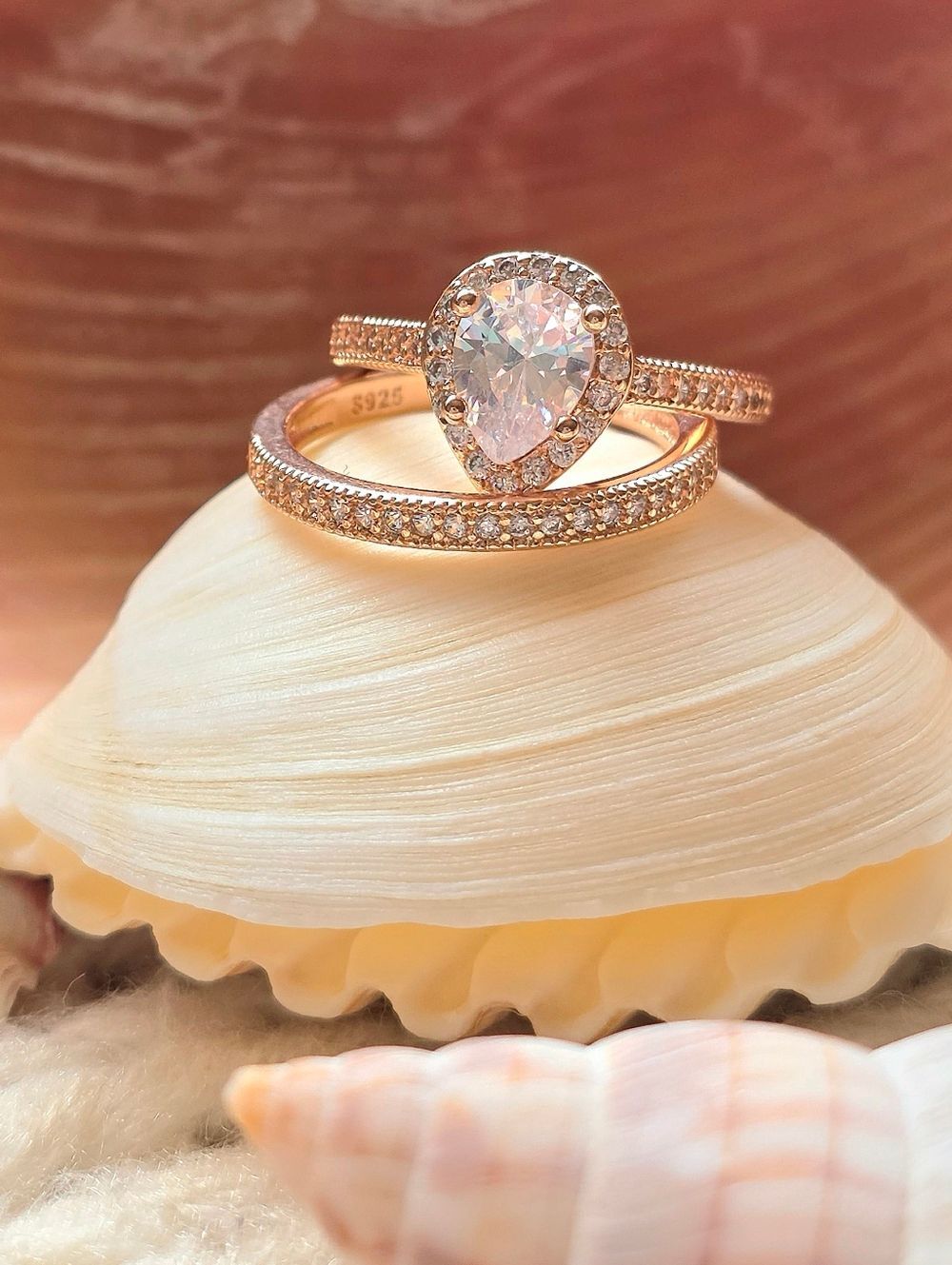 ๐NEW๐ ROSE GOLD SIMULATED DIAMOND HALO RING SET - Picture 2 of 11